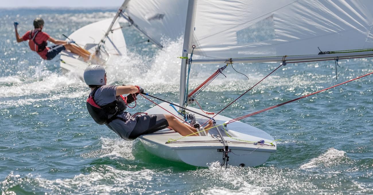 Racing sailboats discount